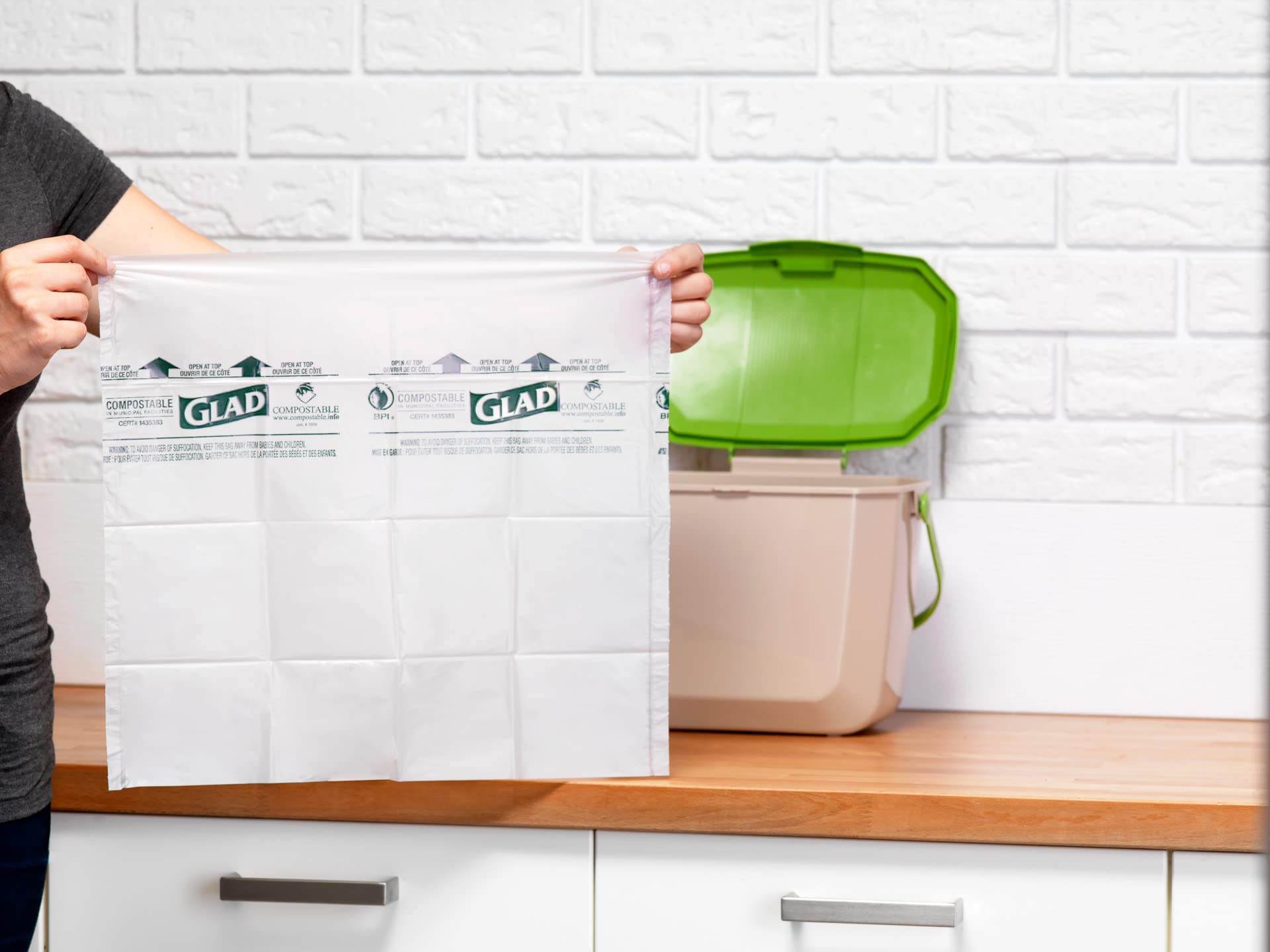 Glad Kitchen Compost trash Bags - Febreze Fresh Lemon, Small 10 L - 20 CountGlad885865741202Garbage BagGarbage Bag